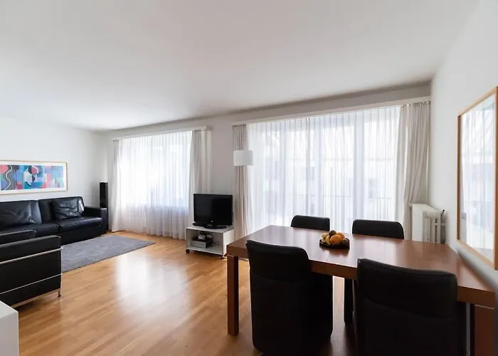 2 Bedroom Apartment Close To Lake - D2